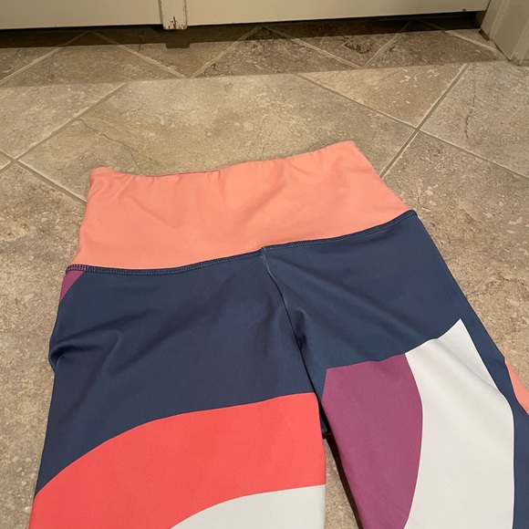 Onzie High-Rise leggings- size M/L - Picture 2 of 5